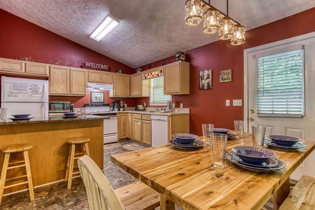 River Song, Near River, Hot Tub, Foosball, Wifi 1089 Free Tickets Each Paid Day, Dollywood And More Sevierville Kültér fotó