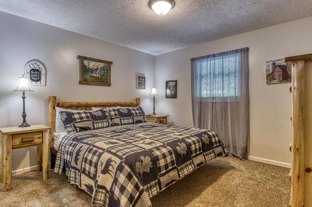 River Song, Near River, Hot Tub, Foosball, Wifi 1089 Free Tickets Each Paid Day, Dollywood And More Sevierville Kültér fotó