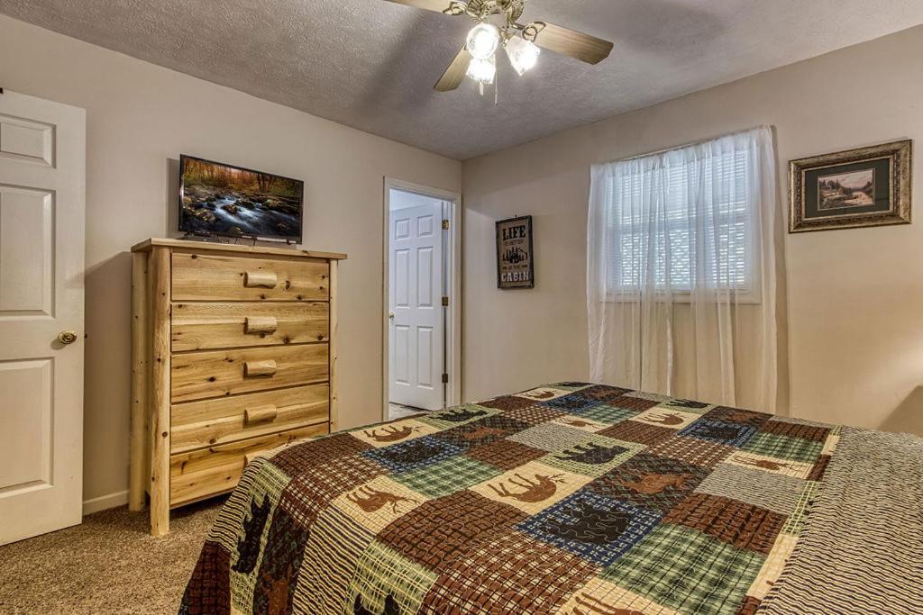 River Song, Near River, Hot Tub, Foosball, Wifi 1089 Free Tickets Each Paid Day, Dollywood And More Sevierville Kültér fotó