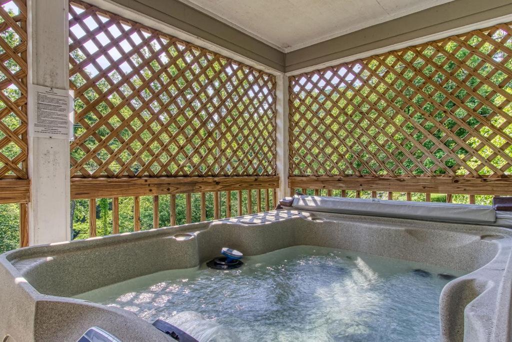 River Song, Near River, Hot Tub, Foosball, Wifi 1089 Free Tickets Each Paid Day, Dollywood And More Sevierville Kültér fotó