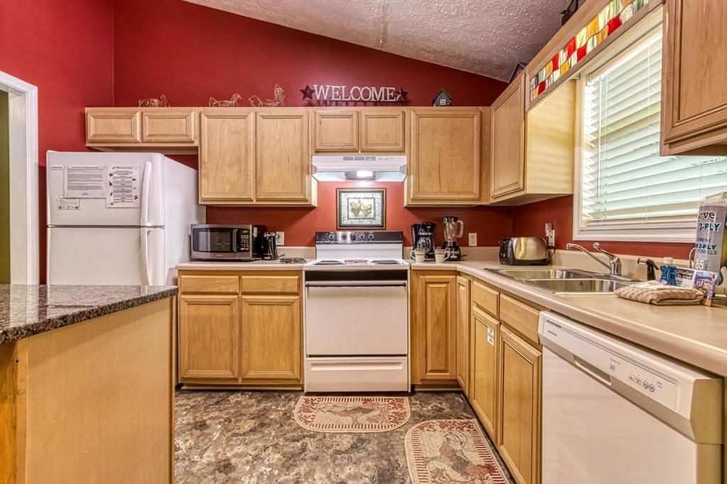 River Song, Near River, Hot Tub, Foosball, Wifi 1089 Free Tickets Each Paid Day, Dollywood And More Sevierville Kültér fotó