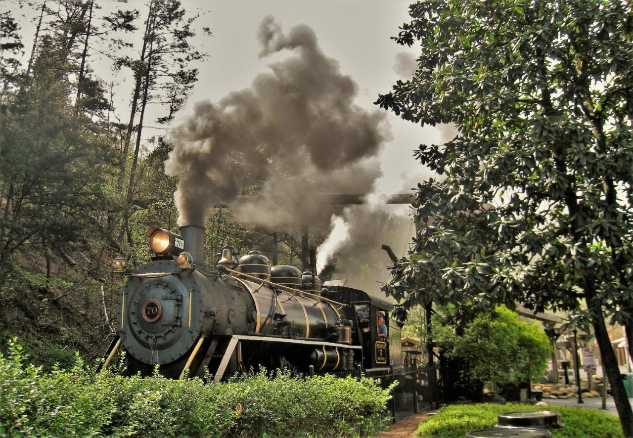 River Song, Near River, Hot Tub, Foosball, Wifi 1089 Free Tickets Each Paid Day, Dollywood And More Sevierville Kültér fotó